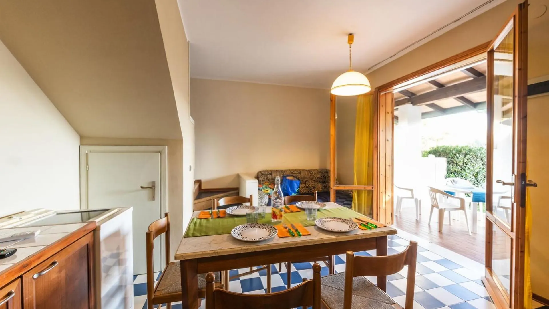شقة Charming Townhouse With Pool And Garden بيبيوني