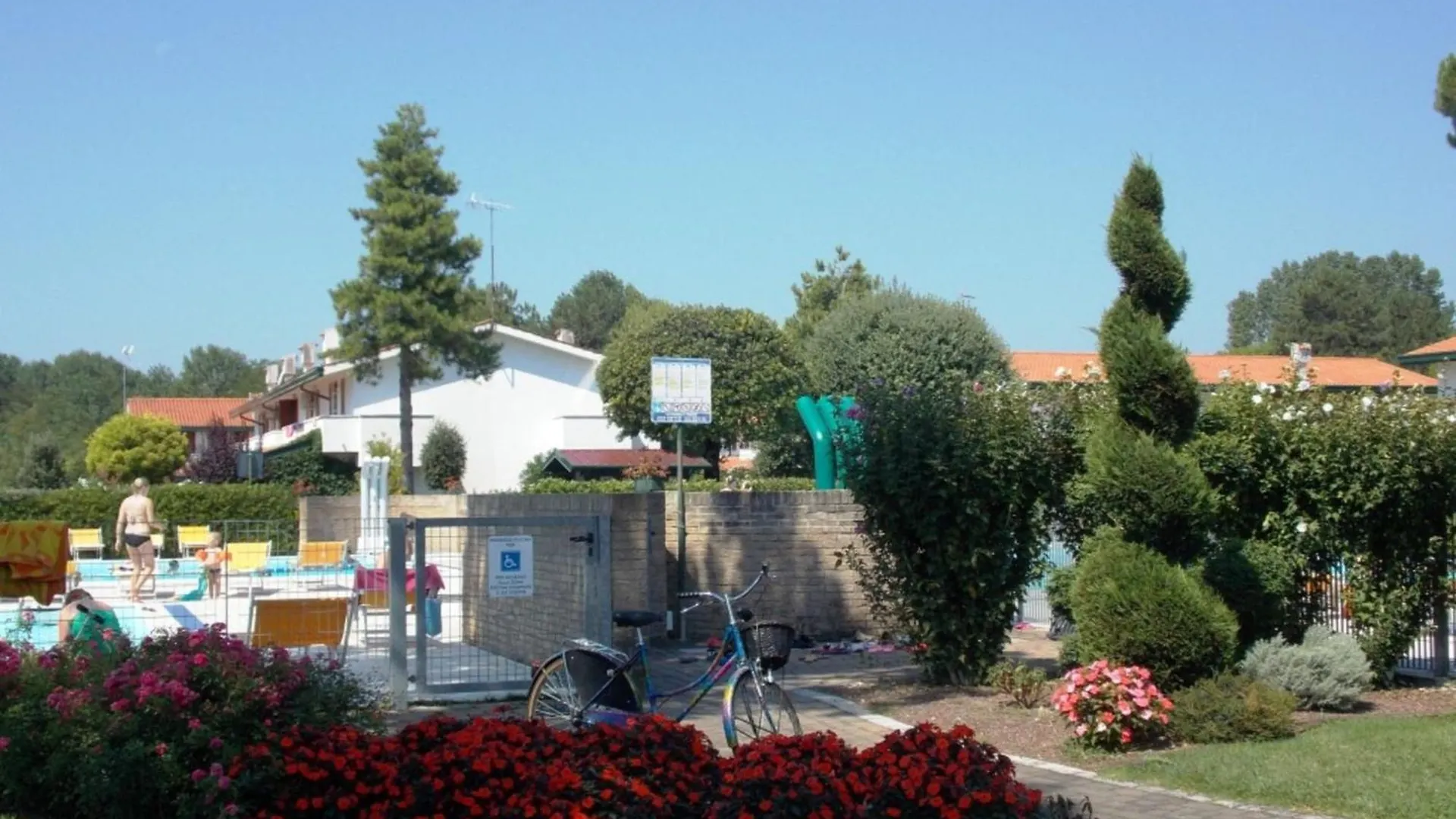 شقة Charming Townhouse With Pool And Garden بيبيوني