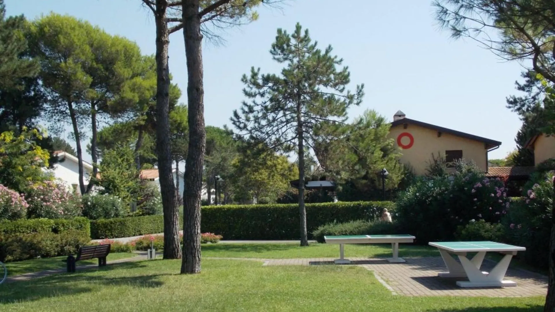 شقة Charming Townhouse With Pool And Garden بيبيوني